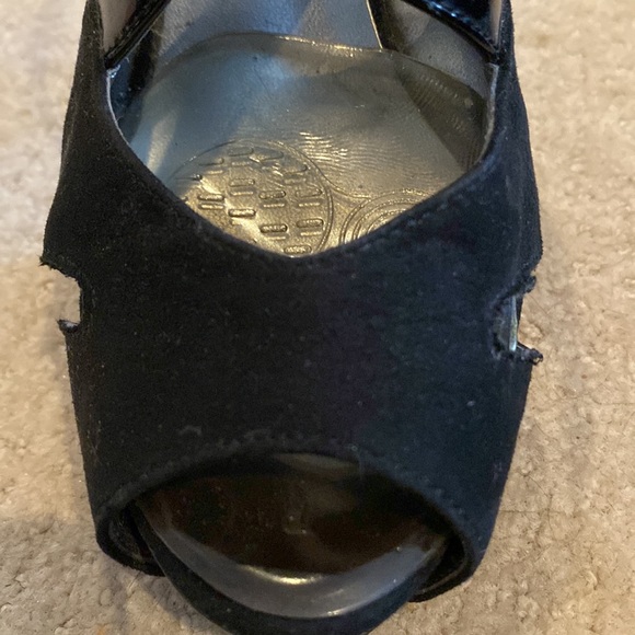 Guess Platform Heel - Picture 8 of 11